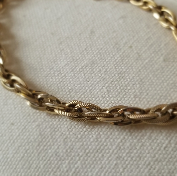 💲5️⃣ in 🛍️of3+  Textured Gold Tone(?) Chain Bracelet - Picture 2 of 7